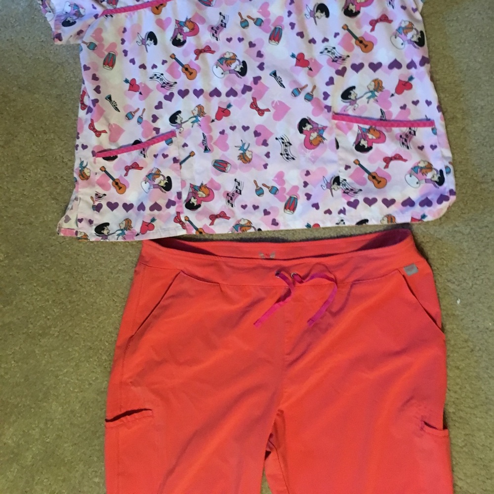 Smitten Scrub Set ♥︎ - Picture 7 of 7